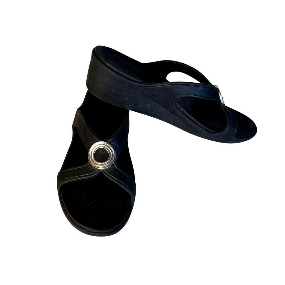 Crocs Women's Sanrah Beveled Circle Casual Slide Sandals Black Size 10 - Picture 3 of 8
